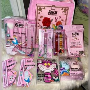ALICE IN WONDERLAND LIMITED EDITION MAKEUP BUNDLE
